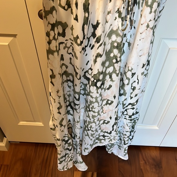 Mossimo white flowy midi dress in size small. - Picture 3 of 6